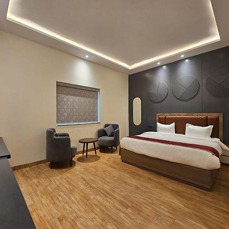 Hotel Elara Дехрадун Экстерьер фото