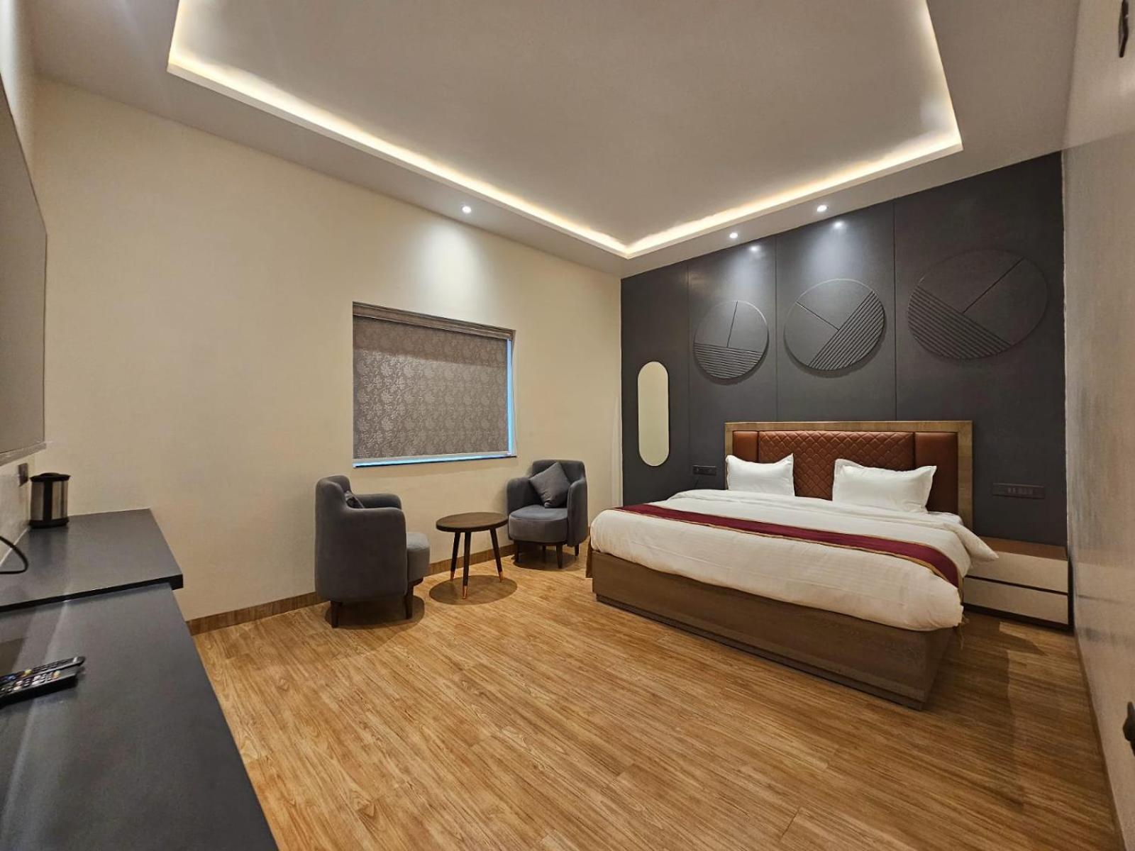 Hotel Elara Дехрадун Экстерьер фото