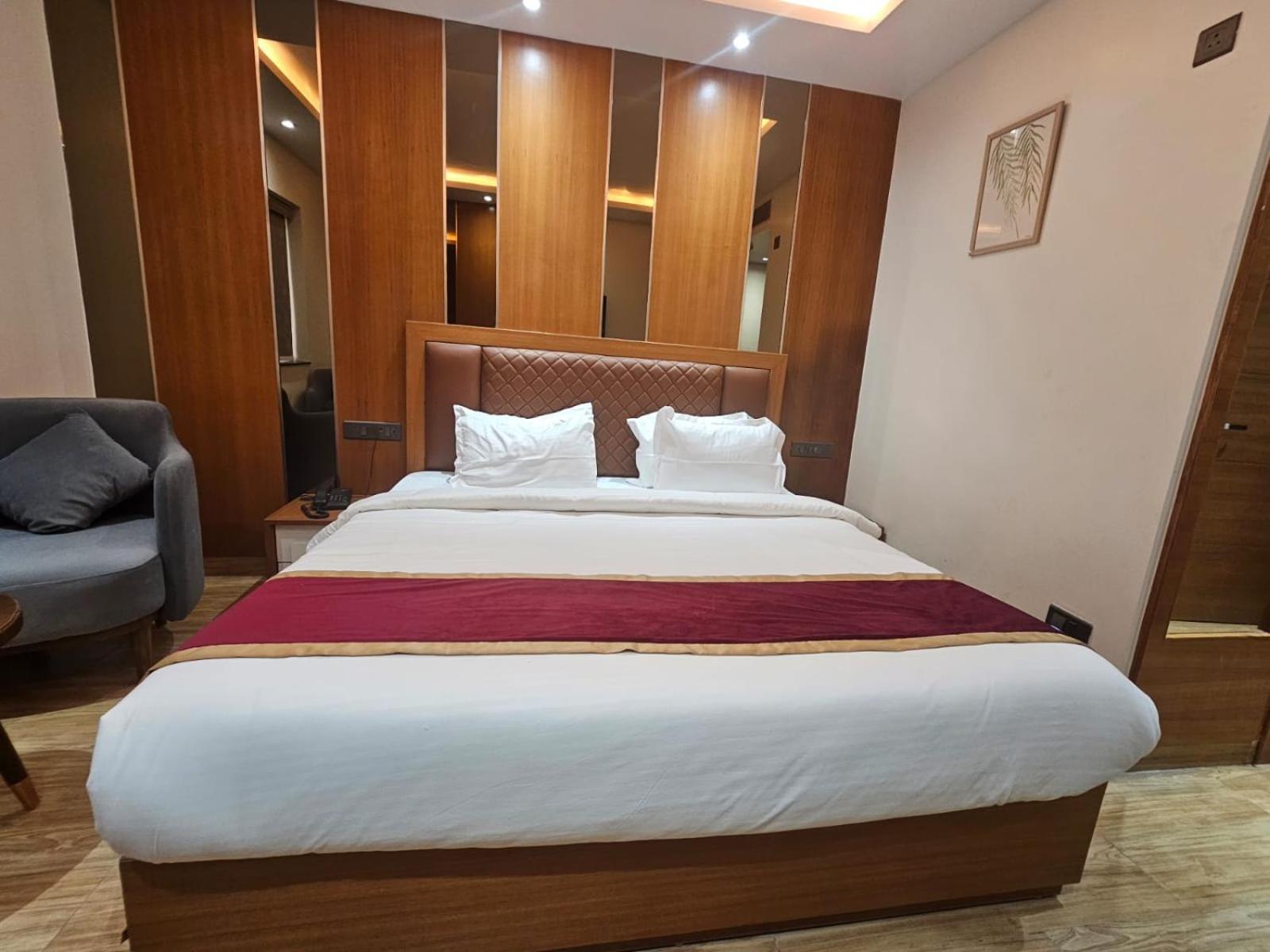 Hotel Elara Дехрадун Экстерьер фото